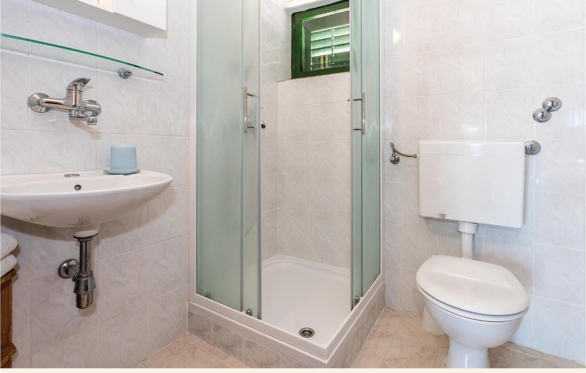 Awesome Apartment In Jezera With Kitchen Ngoại thất bức ảnh