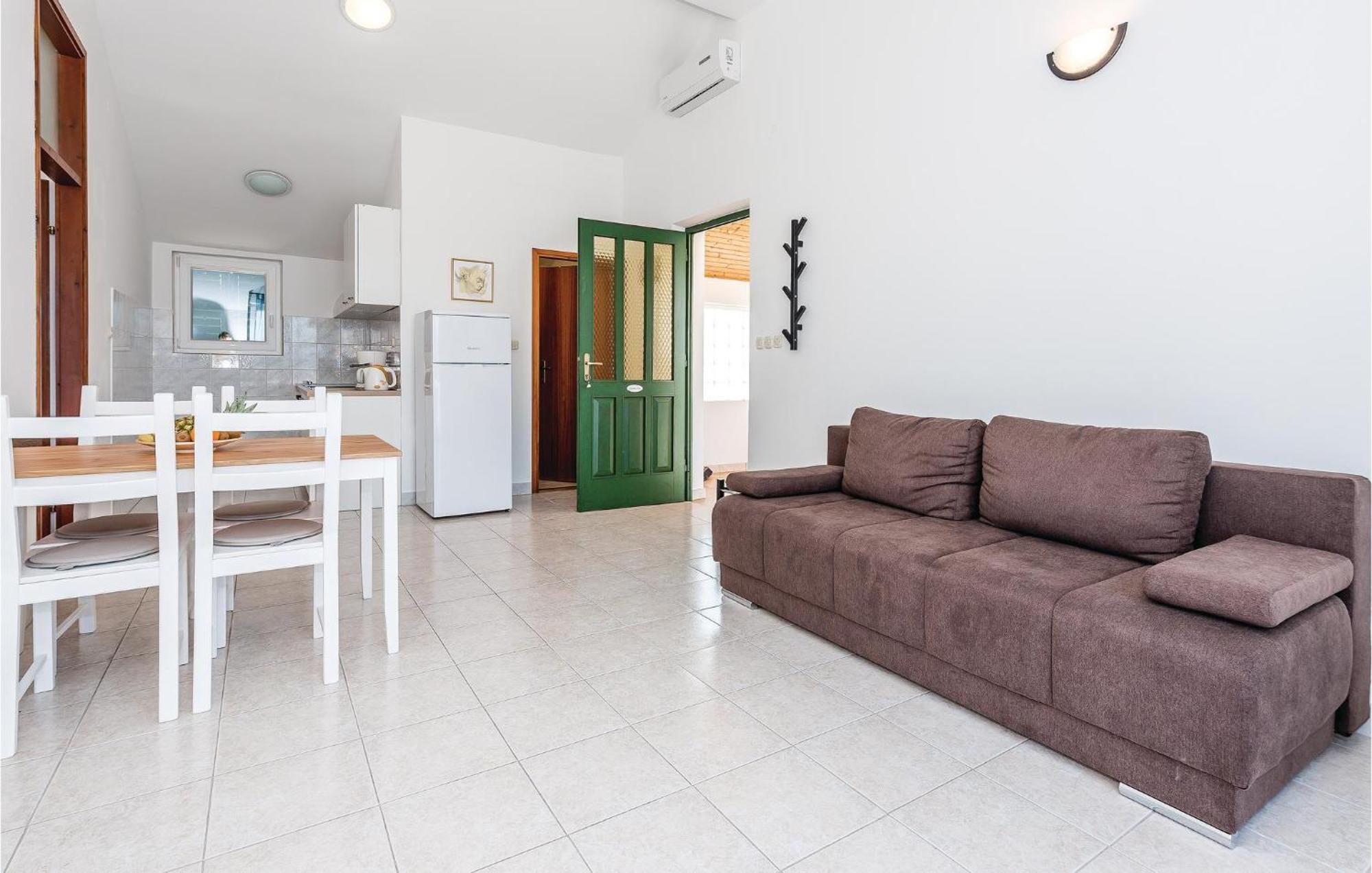 Awesome Apartment In Jezera With Kitchen Ngoại thất bức ảnh